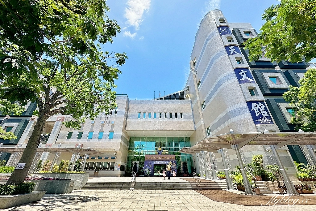 台北中正｜台北凱撒大飯店，台北車站正對面，樓下就是捷運站，交通便利美食林立 @飛天璇的口袋