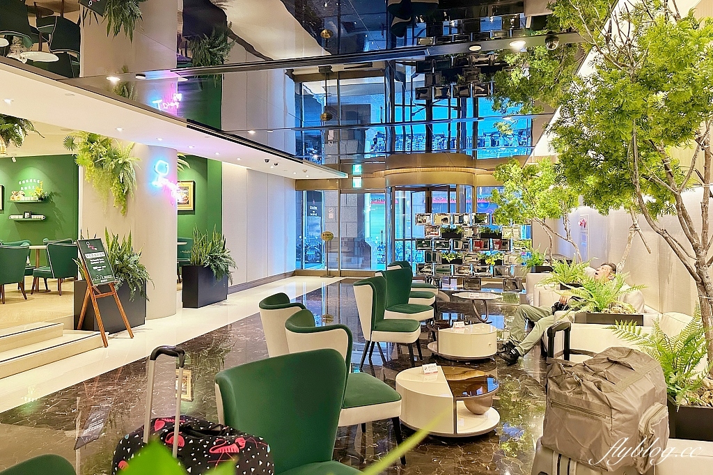 台北中正｜台北凱撒大飯店，台北車站正對面，樓下就是捷運站，交通便利美食林立 @飛天璇的口袋