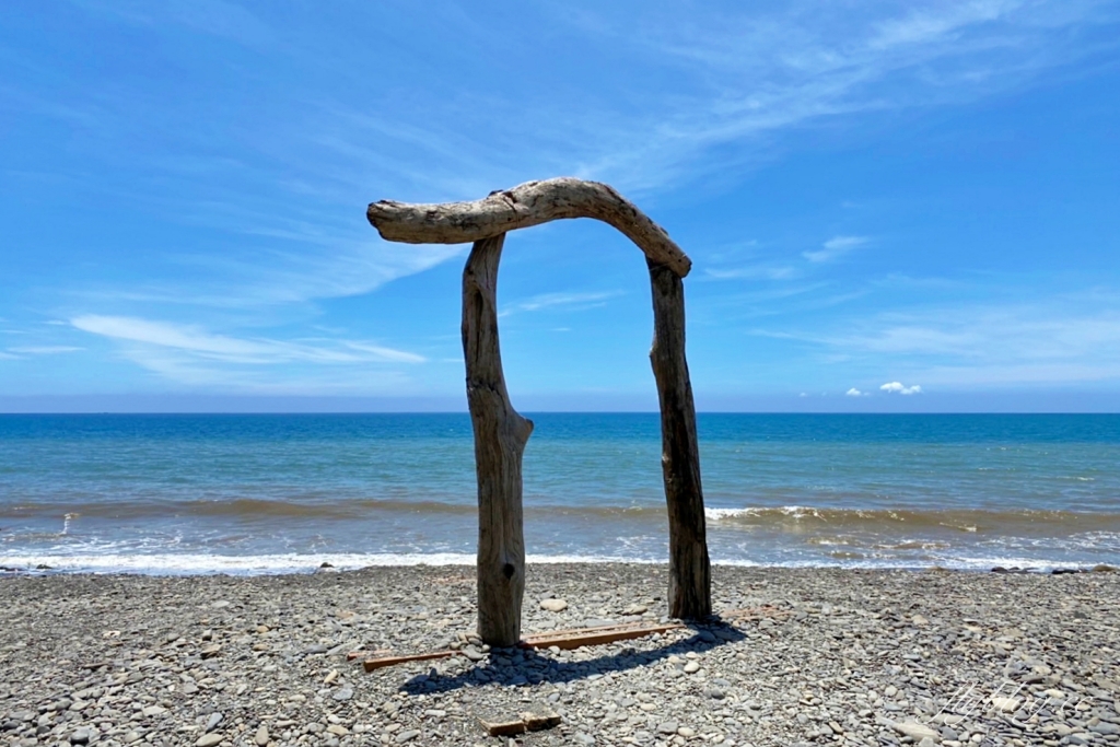 屏東枋山|品味軒休息站,前往墾丁路上的免費休息站,屏鵝公路上的網美景點,天空之鏡、網美鞦韆、椰林草屋 @飛天璇的口袋 屏東枋山|品味軒休息站,前往墾丁路上的免費休息站,屏鵝公路上的網美景點,天空之鏡、網美鞦韆、椰林草屋 @飛天璇的口袋