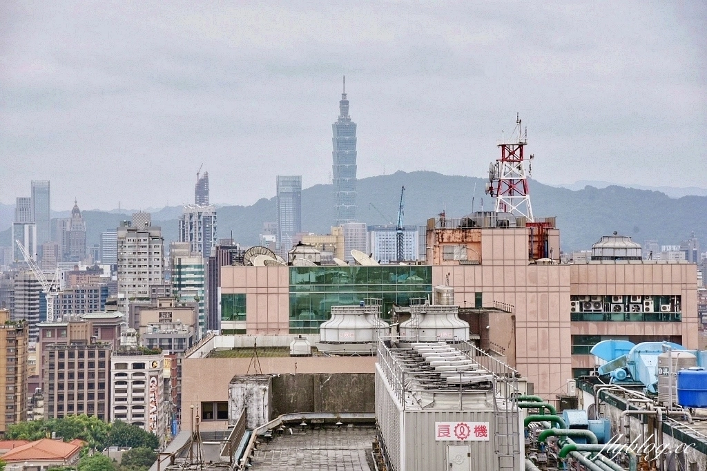 台北中正｜台北凱撒大飯店，台北車站正對面，樓下就是捷運站，交通便利美食林立 @飛天璇的口袋