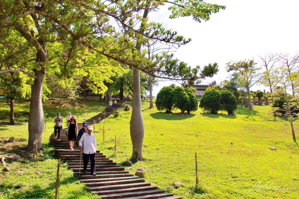苗栗三義｜三義鯉魚潭水庫．遠眺寬闊療癒的湖光山色，全台唯一個鋸齒狀堰溢洪道 @飛天璇的口袋