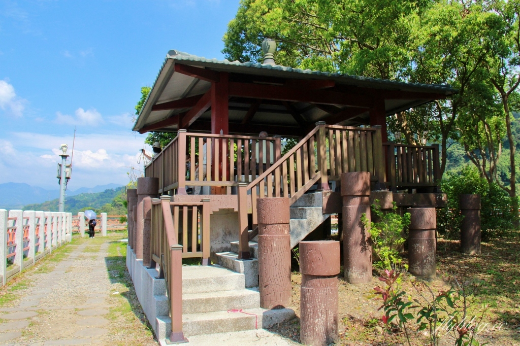 苗栗三義｜三義鯉魚潭水庫．遠眺寬闊療癒的湖光山色，全台唯一個鋸齒狀堰溢洪道 @飛天璇的口袋
