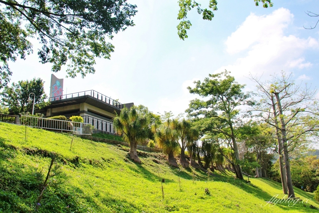 苗栗三義｜三義鯉魚潭水庫．遠眺寬闊療癒的湖光山色，全台唯一個鋸齒狀堰溢洪道 @飛天璇的口袋