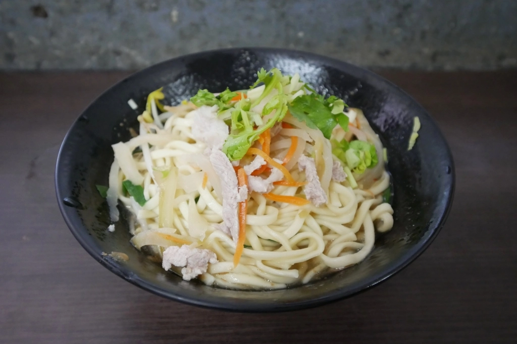 英姐小吃店｜南庄在地50年的英姐小吃，隱身市場內的超人氣勾勾麵 @飛天璇的口袋