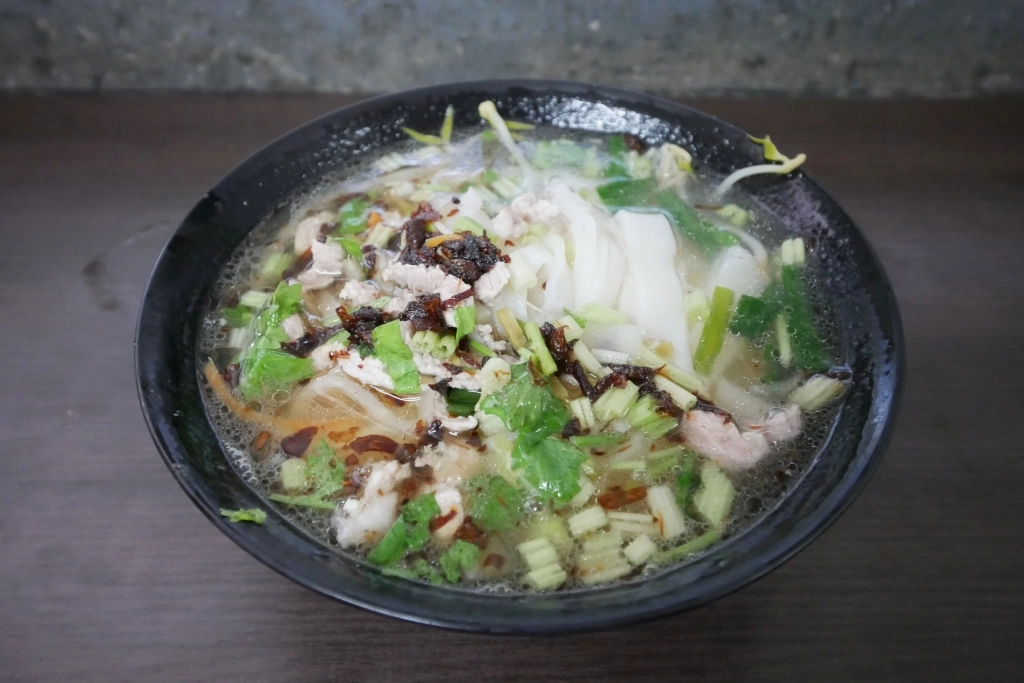 英姐小吃店｜南庄在地50年的英姐小吃，隱身市場內的超人氣勾勾麵 @飛天璇的口袋