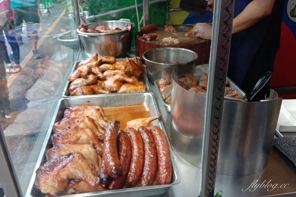 台中西屯｜食為大港式燒臘，浮誇系便當！料多到白飯都裝不下的，西屯路超人氣燒臘便當 @飛天璇的口袋