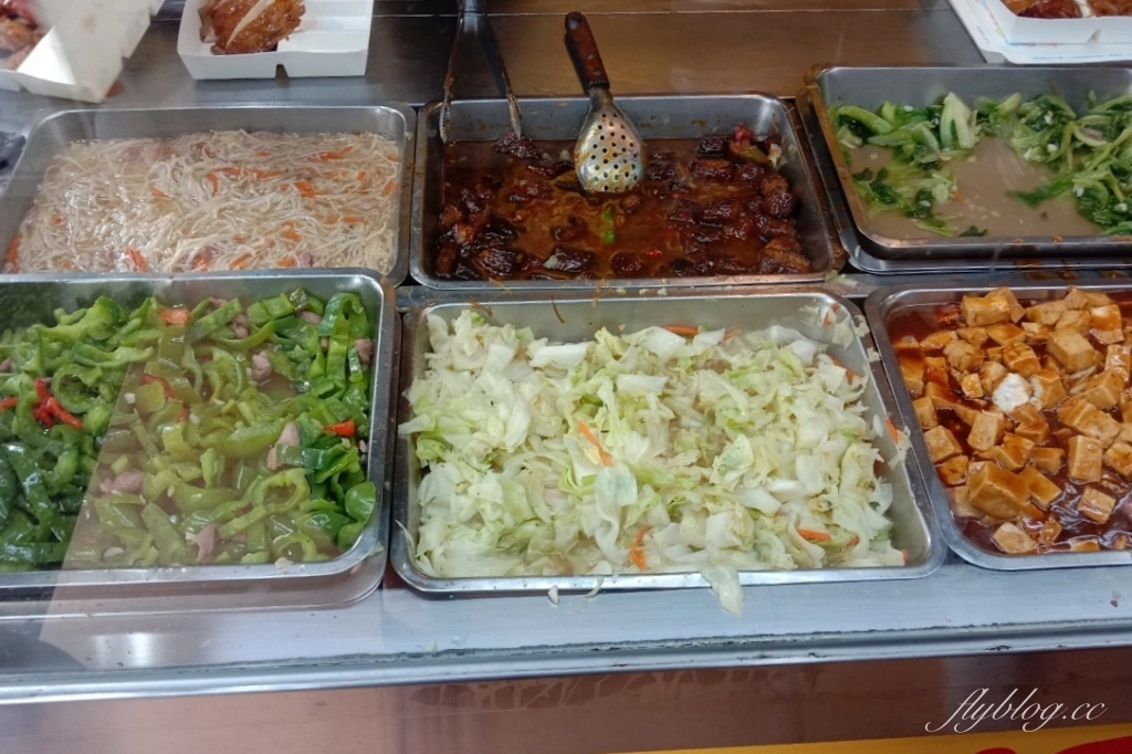 台中西屯｜食為大港式燒臘，浮誇系便當！料多到白飯都裝不下的，西屯路超人氣燒臘便當 @飛天璇的口袋