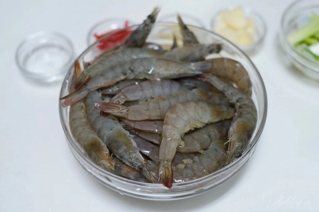 蒜香蝦蝦飯做法｜一鍋到底的蒜香蝦蝦飯食譜，重懷碳佐麻里石燒蒜香飯的好味道 @飛天璇的口袋