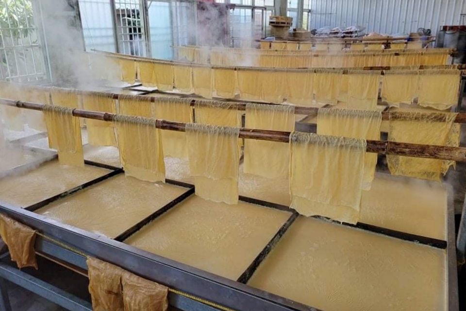 台東池上｜大池豆皮店．池上在地50年的豆皮店，太晚來就會吃不到 @飛天璇的口袋