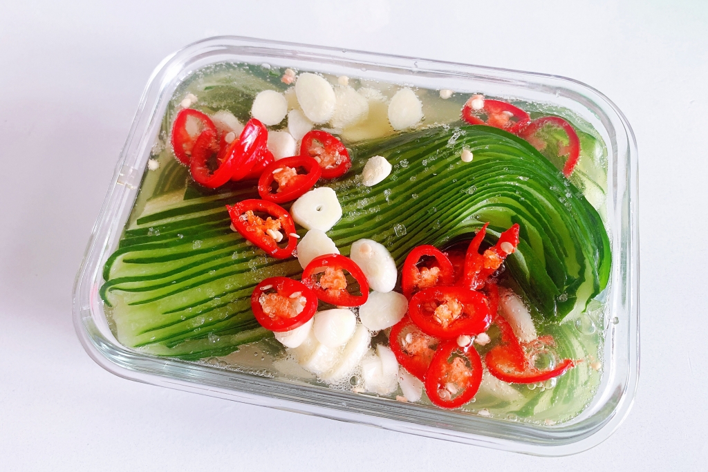 雪碧小黃瓜｜零廚藝！抖音爆紅的雪碧小黃瓜，不用動鍋鏟的夏季涼拌菜 @飛天璇的口袋