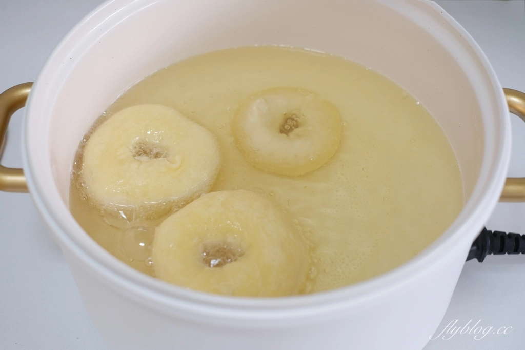 甜甜圈食譜｜沙士甜甜圈｜免攪拌機免揉麵糰，用黑松沙士做甜甜圈更方便省時 @飛天璇的口袋