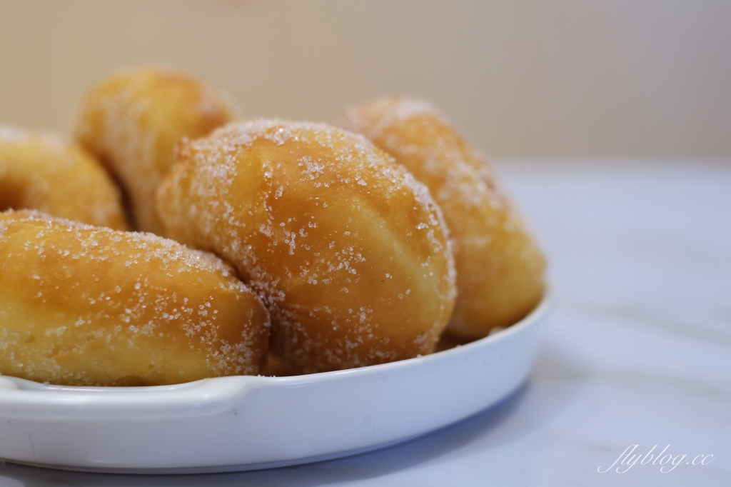 食譜分享｜甜甜圈的做法．不用烤箱免手揉食譜，第一次在家炸甜甜圈就成功 @飛天璇的口袋