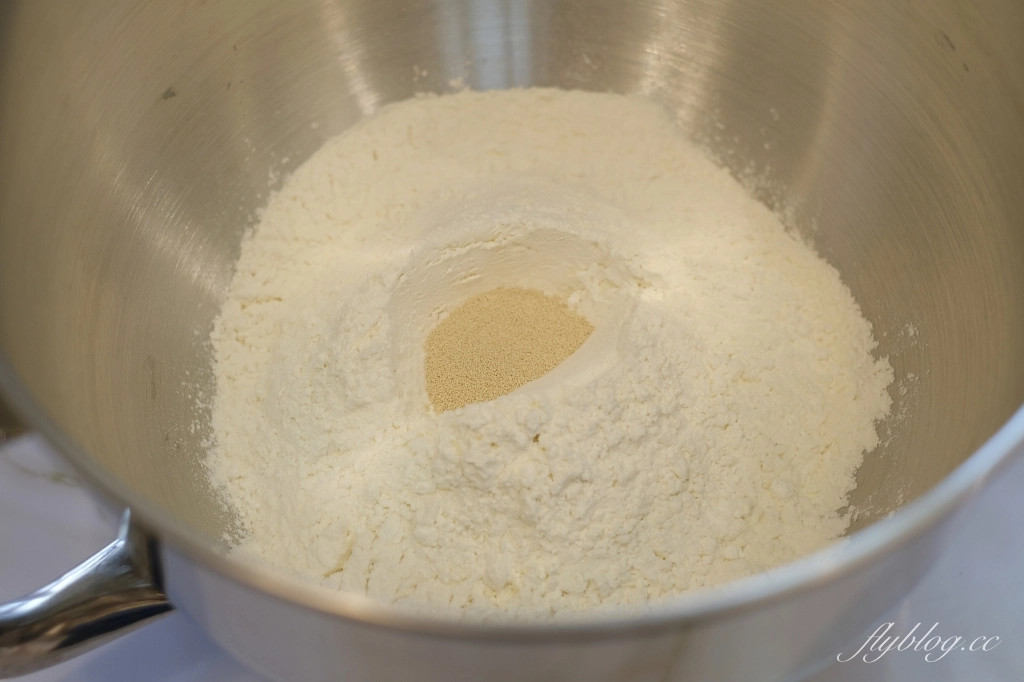 甜甜圈食譜｜雪碧甜甜圈｜想吃甜甜圈又懶得等發酵？！雪碧做甜甜圈偷吃步做法 @飛天璇的口袋