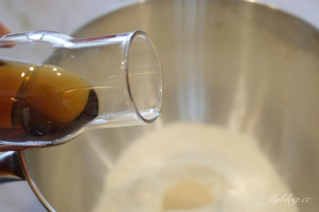 甜甜圈食譜｜沙士甜甜圈｜免攪拌機免揉麵糰，用黑松沙士做甜甜圈更方便省時 @飛天璇的口袋