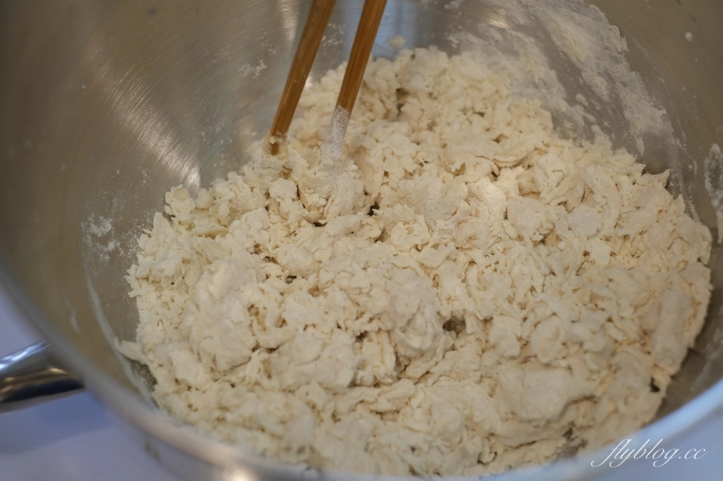 甜甜圈食譜｜雪碧甜甜圈｜想吃甜甜圈又懶得等發酵？！雪碧做甜甜圈偷吃步做法 @飛天璇的口袋