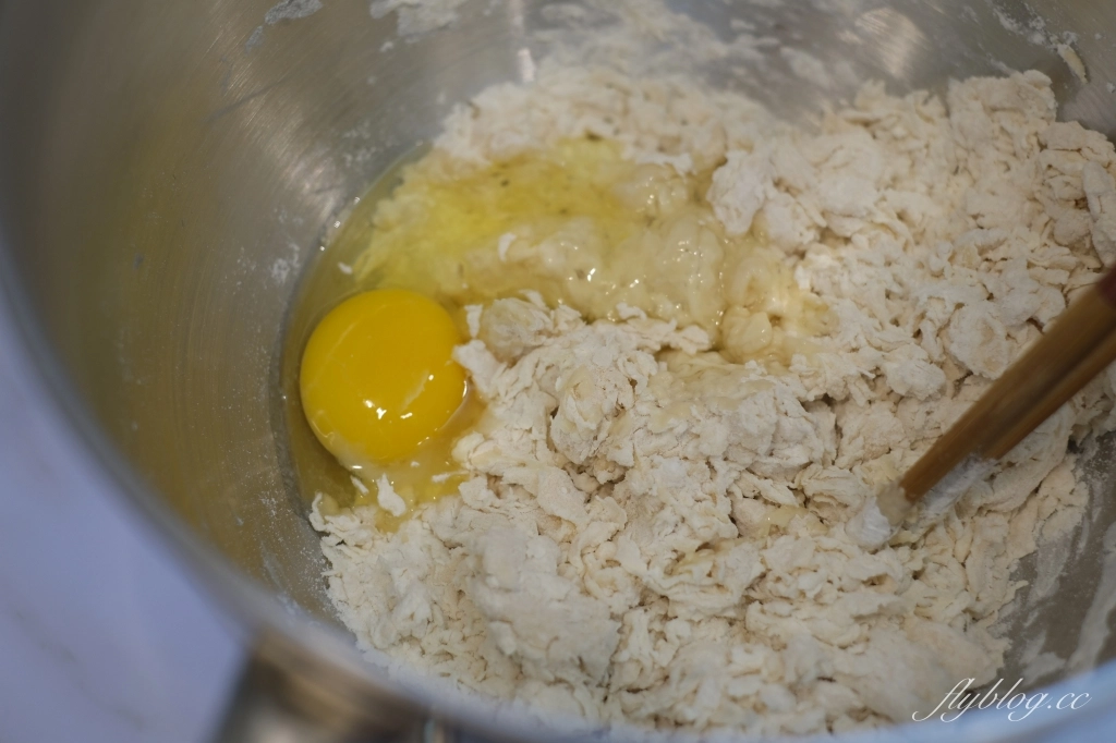 甜甜圈食譜｜沙士甜甜圈｜免攪拌機免揉麵糰，用黑松沙士做甜甜圈更方便省時 @飛天璇的口袋