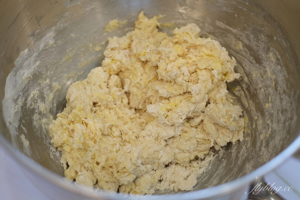 甜甜圈食譜｜雪碧甜甜圈｜想吃甜甜圈又懶得等發酵？！雪碧做甜甜圈偷吃步做法 @飛天璇的口袋