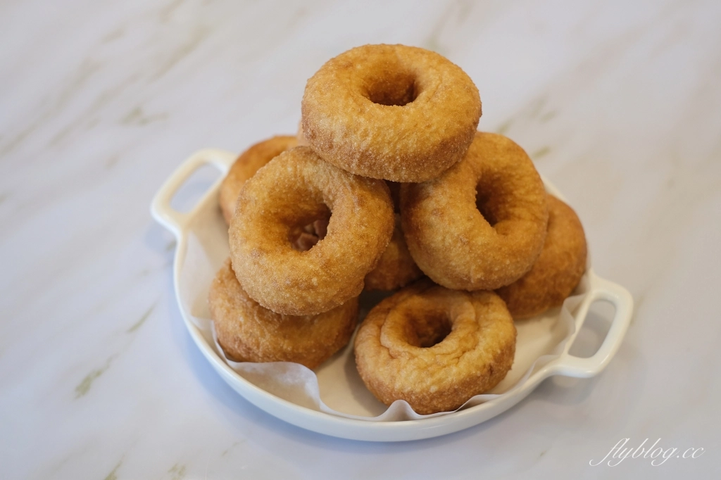 甜甜圈食譜｜沙士甜甜圈｜免攪拌機免揉麵糰，用黑松沙士做甜甜圈更方便省時 @飛天璇的口袋