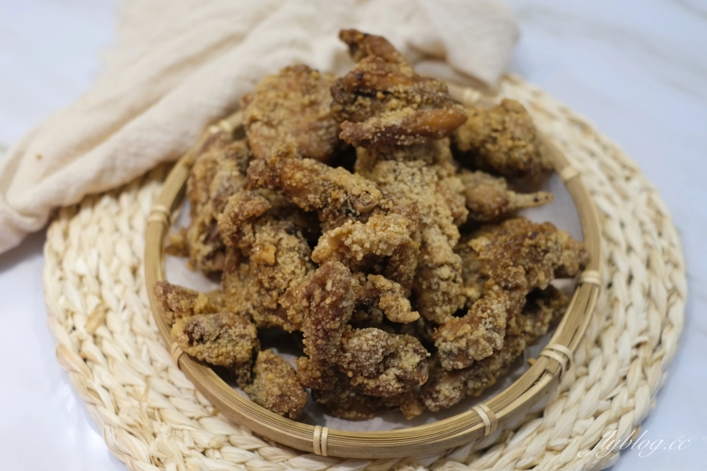 台中西區｜美村路隱藏版三角骨，開始營業2個小時就售完 @飛天璇的口袋