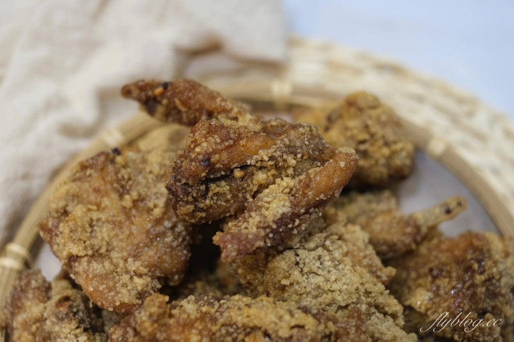 台中西區｜美村路隱藏版三角骨，開始營業2個小時就售完 @飛天璇的口袋