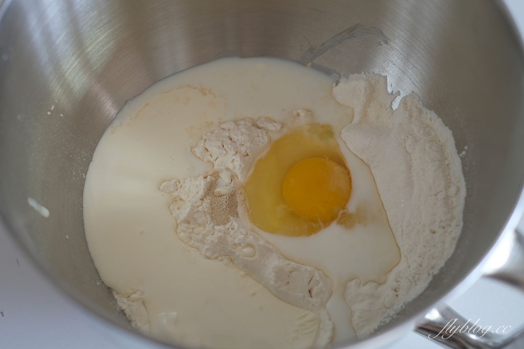 麵包食譜｜毛線球麵包做法｜新手烘焙最愛的網美級麵包，葡萄奶酥內餡口味分享 @飛天璇的口袋