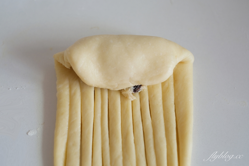 麵包食譜｜毛線球麵包做法｜新手烘焙最愛的網美級麵包，葡萄奶酥內餡口味分享 @飛天璇的口袋