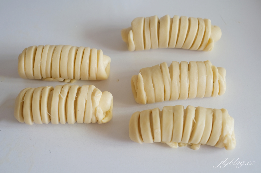 麵包食譜｜毛線球麵包做法｜新手烘焙最愛的網美級麵包，葡萄奶酥內餡口味分享 @飛天璇的口袋