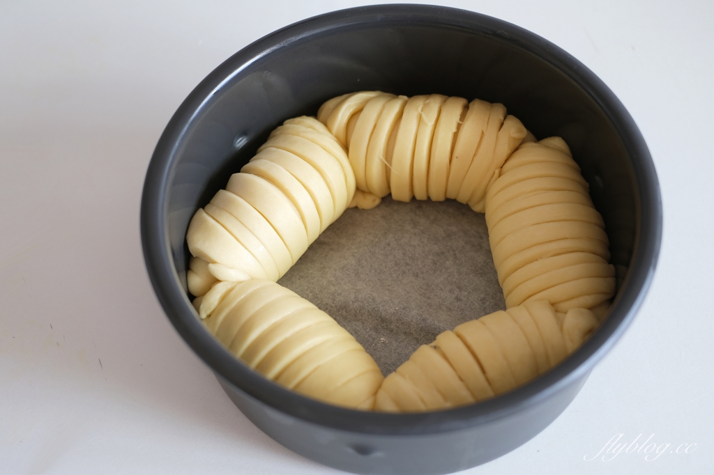 麵包食譜｜毛線球麵包做法｜新手烘焙最愛的網美級麵包，葡萄奶酥內餡口味分享 @飛天璇的口袋