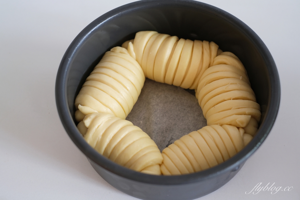 麵包食譜｜毛線球麵包做法｜新手烘焙最愛的網美級麵包，葡萄奶酥內餡口味分享 @飛天璇的口袋