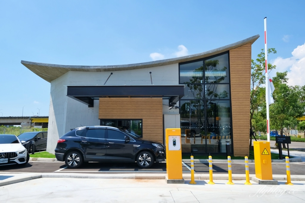 台中北屯|松竹路星巴克洲際店.第一次以棒球場為主題星巴克,臨近74快速道路和洲際棒球場 @飛天璇的口袋 台中北屯|松竹路星巴克洲際店.第一次以棒球場為主題星巴克,臨近74快速道路和洲際棒球場 @飛天璇的口袋