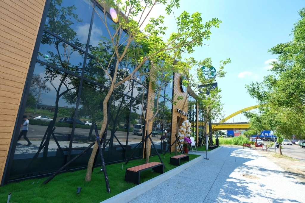 台中北屯|松竹路星巴克洲際店.第一次以棒球場為主題星巴克,臨近74快速道路和洲際棒球場 @飛天璇的口袋 台中北屯|松竹路星巴克洲際店.第一次以棒球場為主題星巴克,臨近74快速道路和洲際棒球場 @飛天璇的口袋