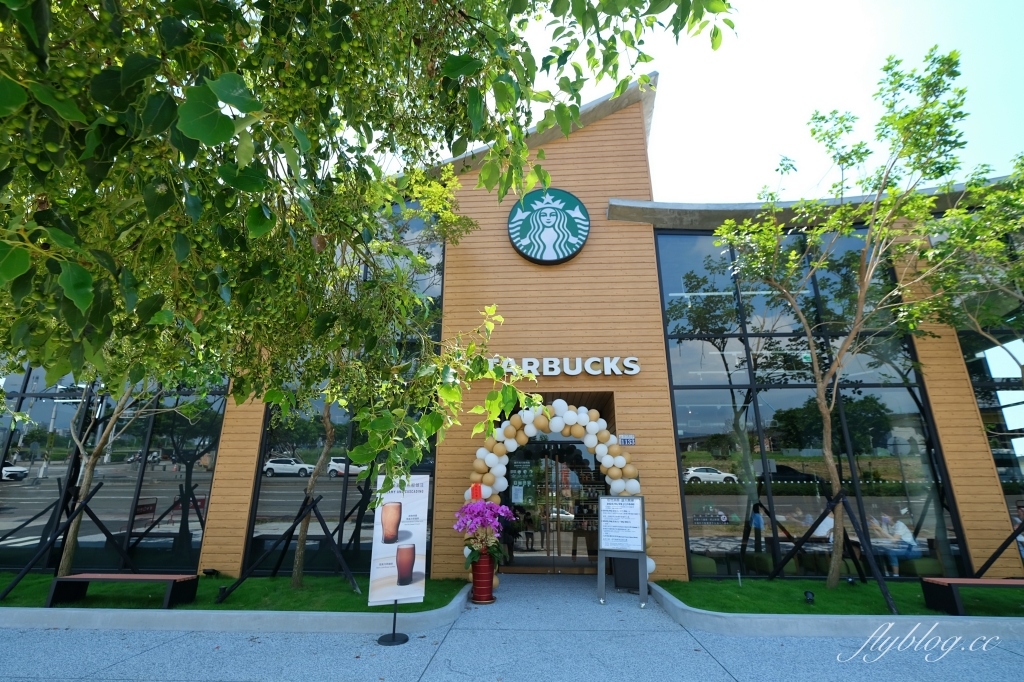 台中北屯｜松竹路星巴克洲際店．第一次以棒球場為主題星巴克，臨近74快速道路和洲際棒球場 @飛天璇的口袋