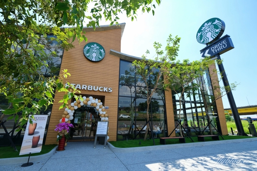 台中北屯|松竹路星巴克洲際店.第一次以棒球場為主題星巴克,臨近74快速道路和洲際棒球場 @飛天璇的口袋 台中北屯|松竹路星巴克洲際店.第一次以棒球場為主題星巴克,臨近74快速道路和洲際棒球場 @飛天璇的口袋