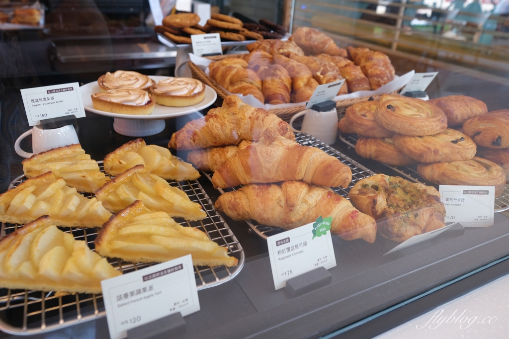 台中北屯｜松竹路星巴克洲際店．第一次以棒球場為主題星巴克，臨近74快速道路和洲際棒球場 @飛天璇的口袋