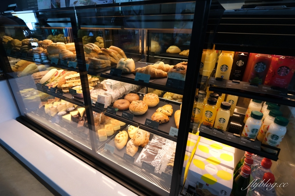 台中北屯|松竹路星巴克洲際店.第一次以棒球場為主題星巴克,臨近74快速道路和洲際棒球場 @飛天璇的口袋 台中北屯|松竹路星巴克洲際店.第一次以棒球場為主題星巴克,臨近74快速道路和洲際棒球場 @飛天璇的口袋
