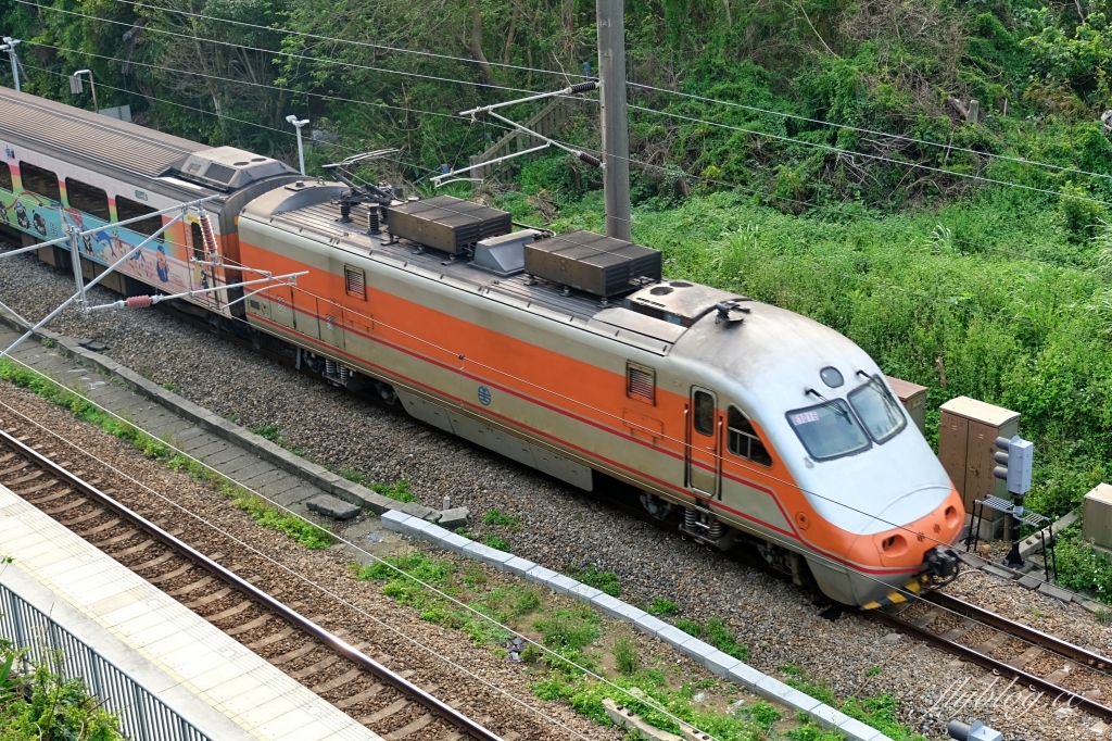 苗栗竹南｜崎頂隧道文化公園，從崎頂子母隧道漫步到崎頂車站，鐵道迷必拍的火車景點，一秒進入日本動畫電影場景 @飛天璇的口袋