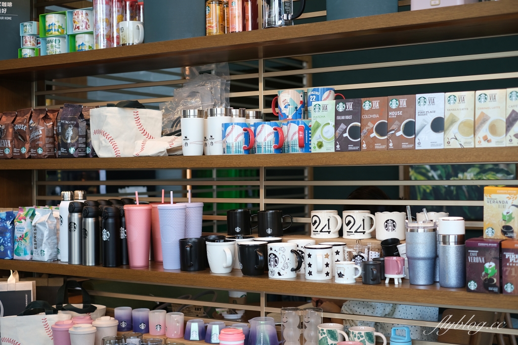 台中北屯｜松竹路星巴克洲際店．第一次以棒球場為主題星巴克，臨近74快速道路和洲際棒球場 @飛天璇的口袋