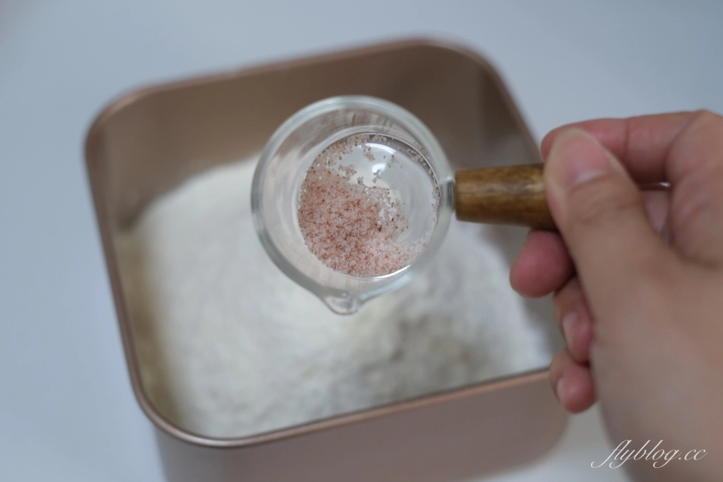 麵包食譜｜牛奶小餐包做法｜免攪拌機免手揉的牛奶小餐包，軟嫩拉絲超好吃 @飛天璇的口袋