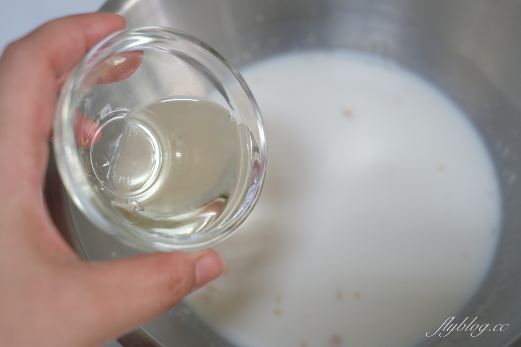 麵包食譜｜牛奶小餐包做法｜免攪拌機免手揉的牛奶小餐包，軟嫩拉絲超好吃 @飛天璇的口袋