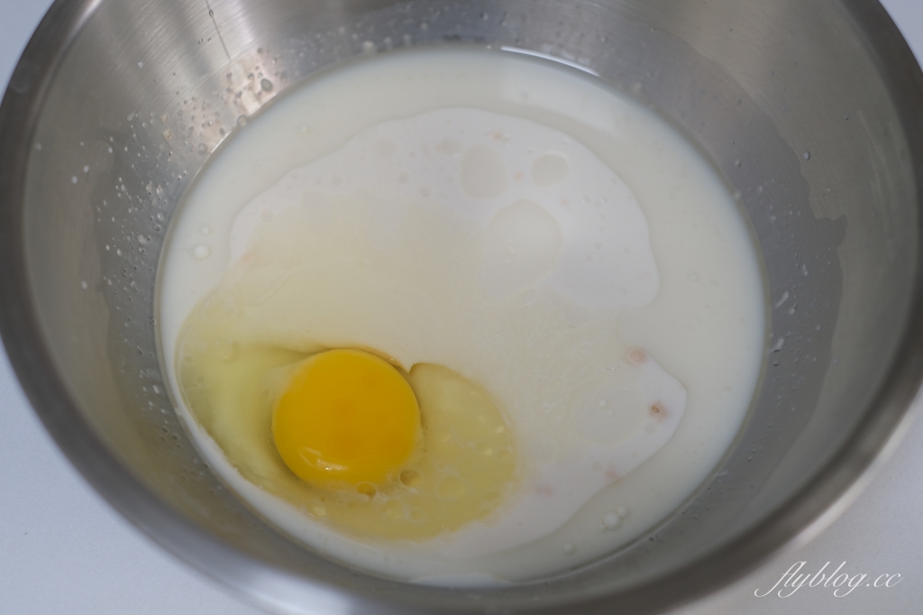 麵包食譜｜牛奶小餐包做法｜免攪拌機免手揉的牛奶小餐包，軟嫩拉絲超好吃 @飛天璇的口袋