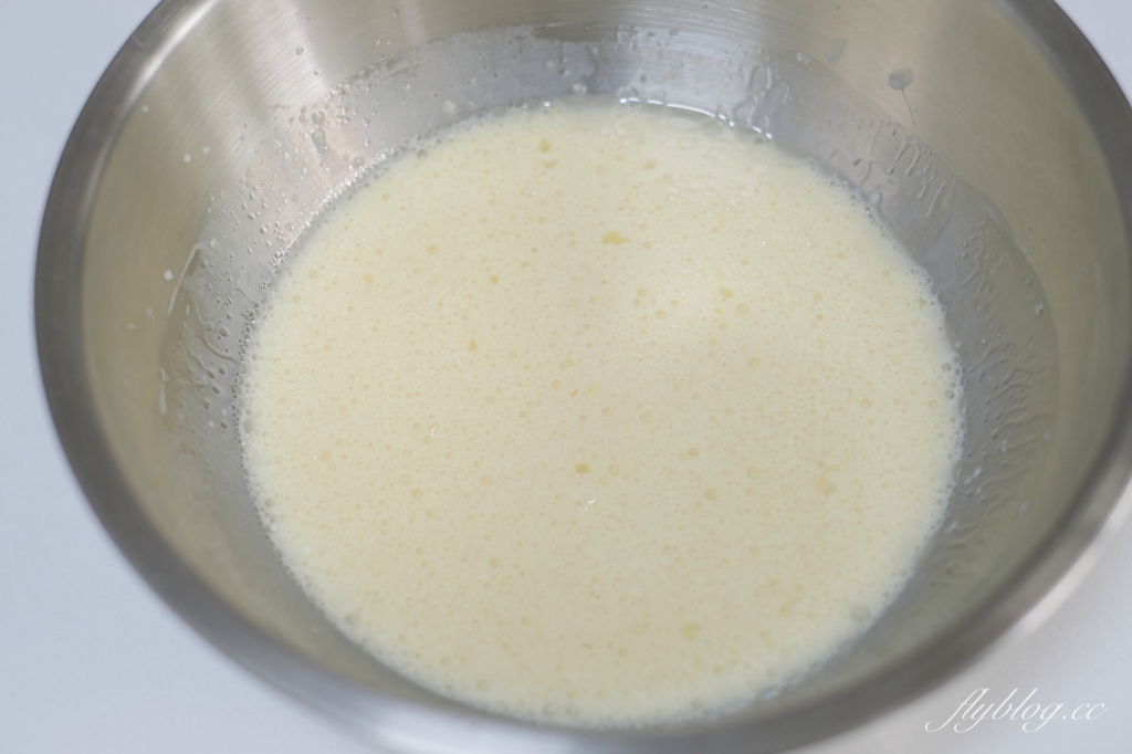 麵包食譜｜牛奶小餐包做法｜免攪拌機免手揉的牛奶小餐包，軟嫩拉絲超好吃 @飛天璇的口袋