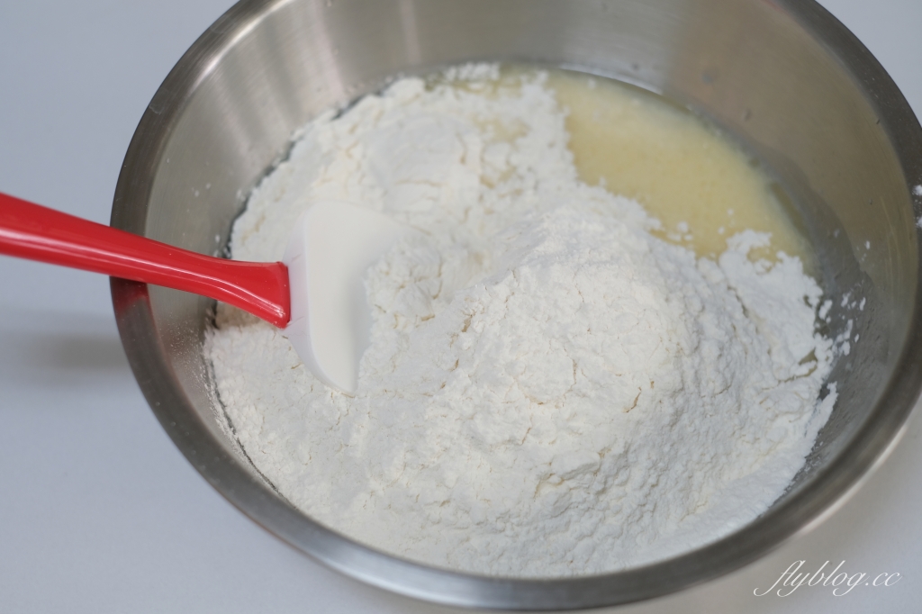 麵包食譜｜牛奶小餐包做法｜免攪拌機免手揉的牛奶小餐包，軟嫩拉絲超好吃 @飛天璇的口袋