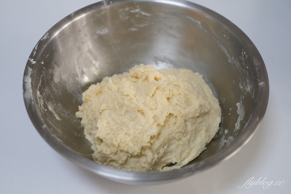 麵包食譜｜牛奶小餐包做法｜免攪拌機免手揉的牛奶小餐包，軟嫩拉絲超好吃 @飛天璇的口袋