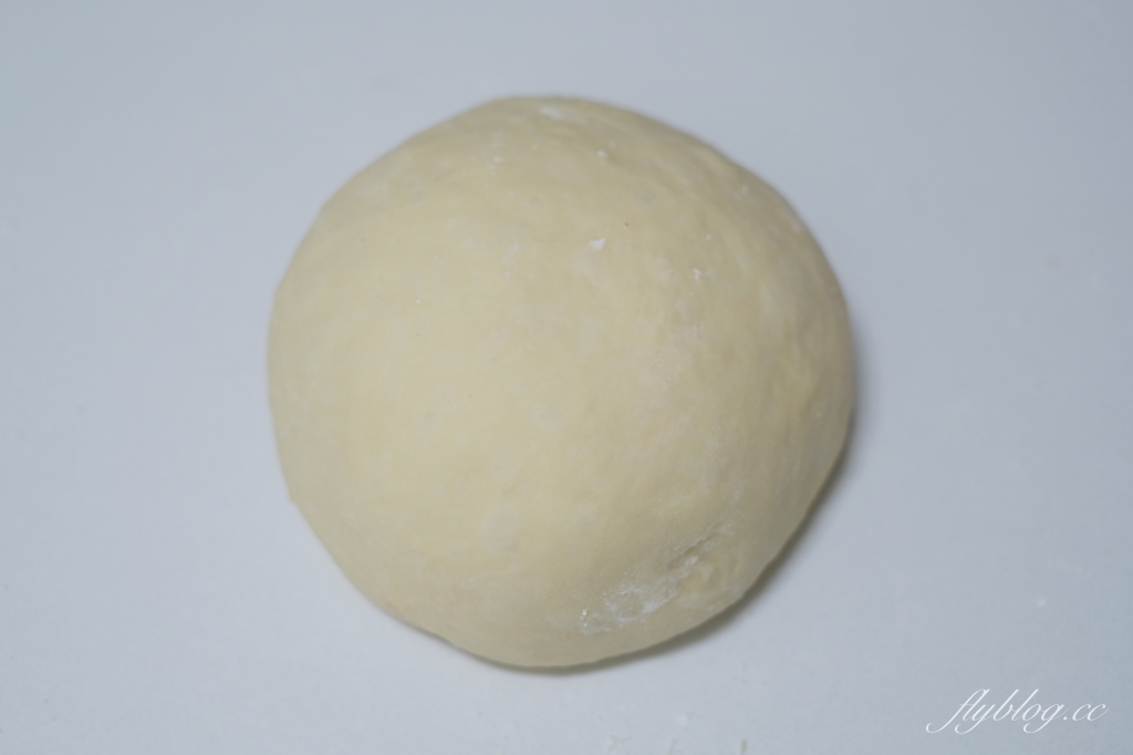 麵包食譜｜牛奶小餐包做法｜免攪拌機免手揉的牛奶小餐包，軟嫩拉絲超好吃 @飛天璇的口袋