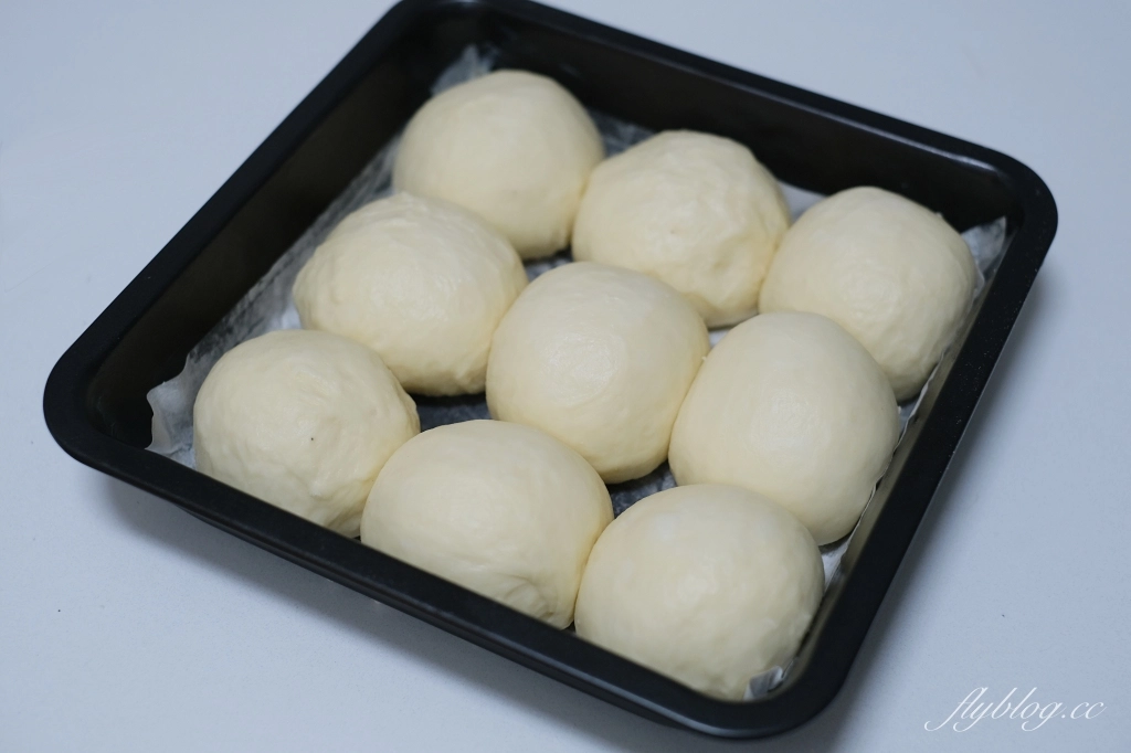 麵包食譜｜牛奶小餐包做法｜免攪拌機免手揉的牛奶小餐包，軟嫩拉絲超好吃 @飛天璇的口袋