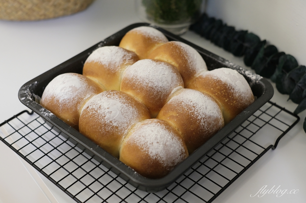 麵包食譜｜牛奶小餐包做法｜免攪拌機免手揉的牛奶小餐包，軟嫩拉絲超好吃 @飛天璇的口袋