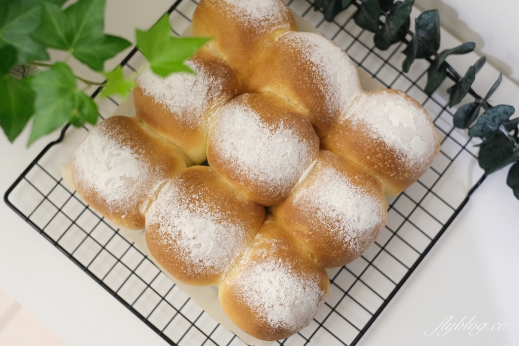 麵包食譜｜牛奶小餐包做法｜免攪拌機免手揉的牛奶小餐包，軟嫩拉絲超好吃 @飛天璇的口袋