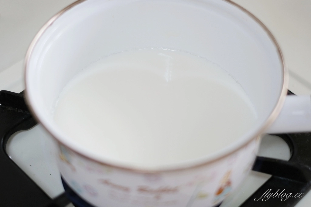 食譜分享｜日式焦糖布丁做法，香醇又滑嫩的古早味布丁，烤箱和大同電鍋都可以在家做 @飛天璇的口袋