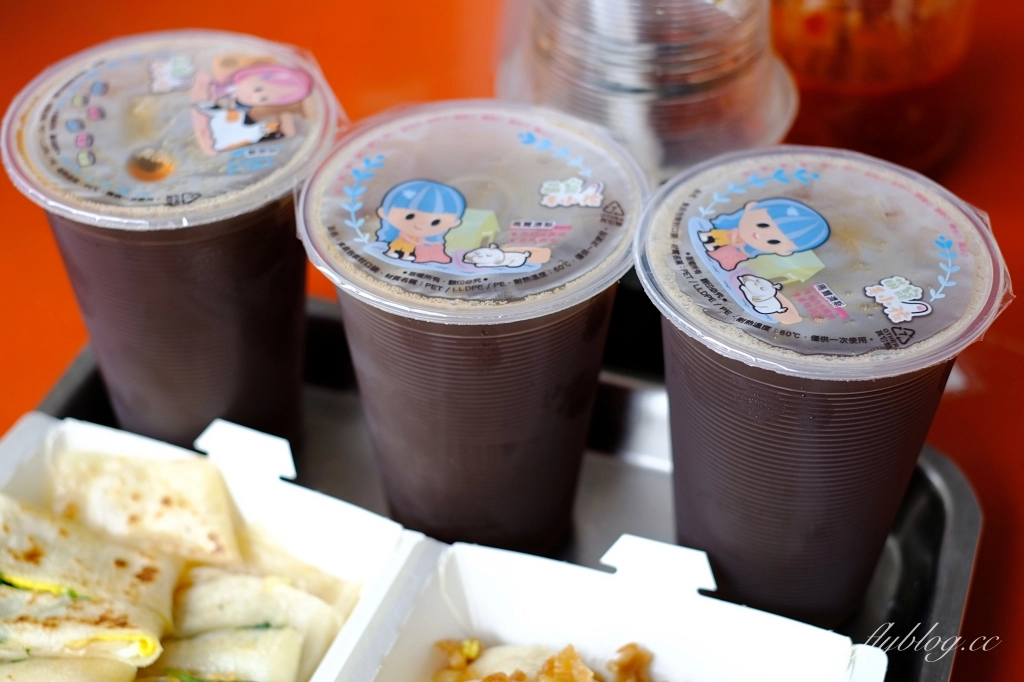 花蓮美食｜黎明紅茶，花蓮在地30年的傳統早餐，推薦蛋餅和復古味台式馬卡龍 @飛天璇的口袋