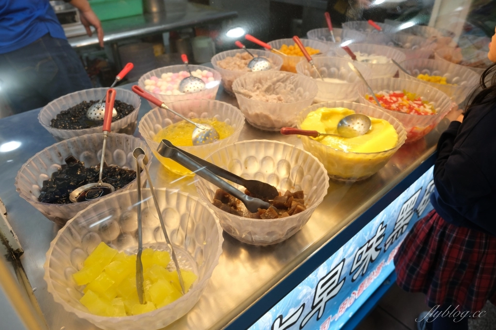 彰化北斗｜良古早味黑砂糖剉冰，一碗45元任意選五種配料，黑糖水任意加不用錢 @飛天璇的口袋